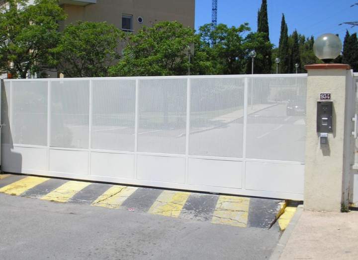 Une télécommande compatible avec votre portail automatique 